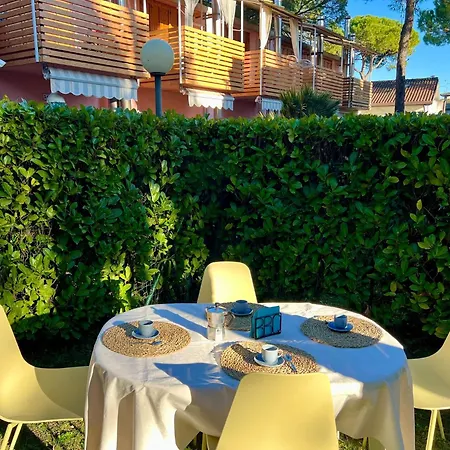 Apartment Enchanting For Six Guests Lignano Sabbiadoro