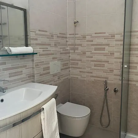 Enchanting For Six Guests Apartment