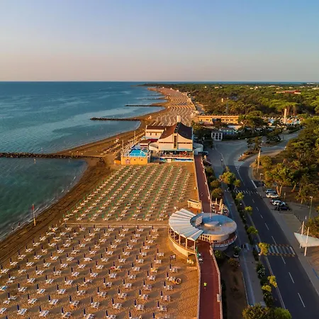 Enchanting For Six Guests Apartment Lignano Sabbiadoro