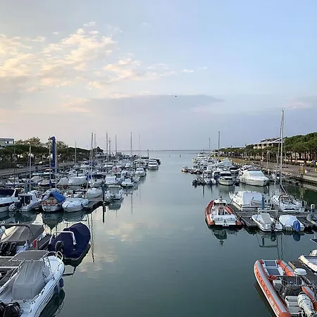 Apartment Enchanting For Six Guests Lignano Sabbiadoro
